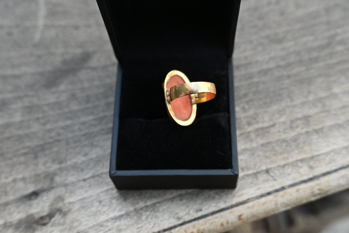Woman's Cameo Ring In Coral XIX-photo-2