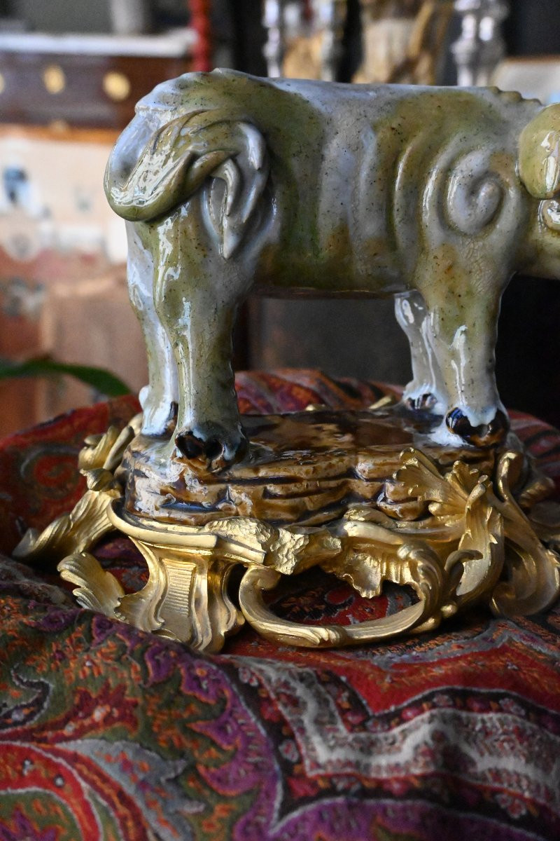 Elephant en porcelaine de la Chine , monture rocaille en bronze -photo-4