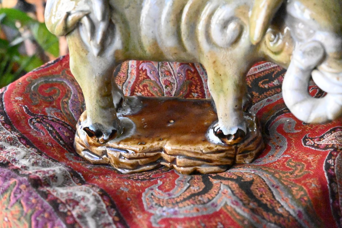 Elephant en porcelaine de la Chine , monture rocaille en bronze -photo-4