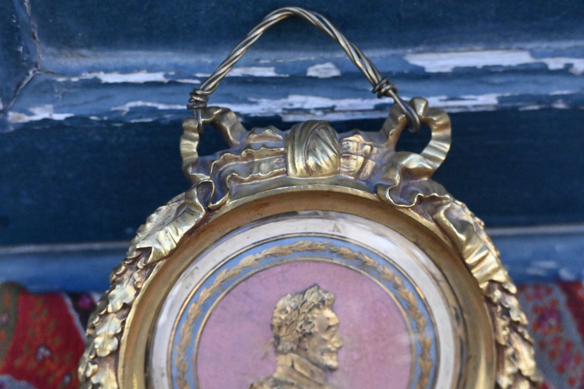 Gilded Bronze Frame With Profile Of Henri Iv-photo-2