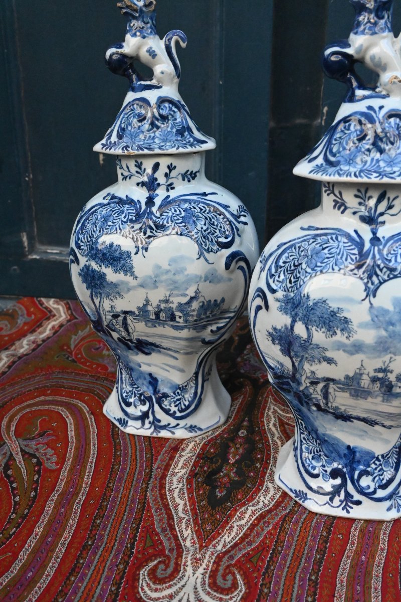 Paire de vases couverts en Delft XVIII-photo-1