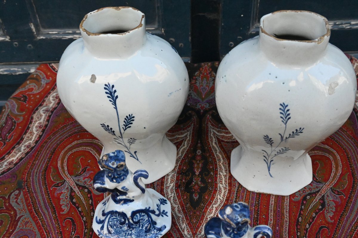 Paire de vases couverts en Delft XVIII-photo-5