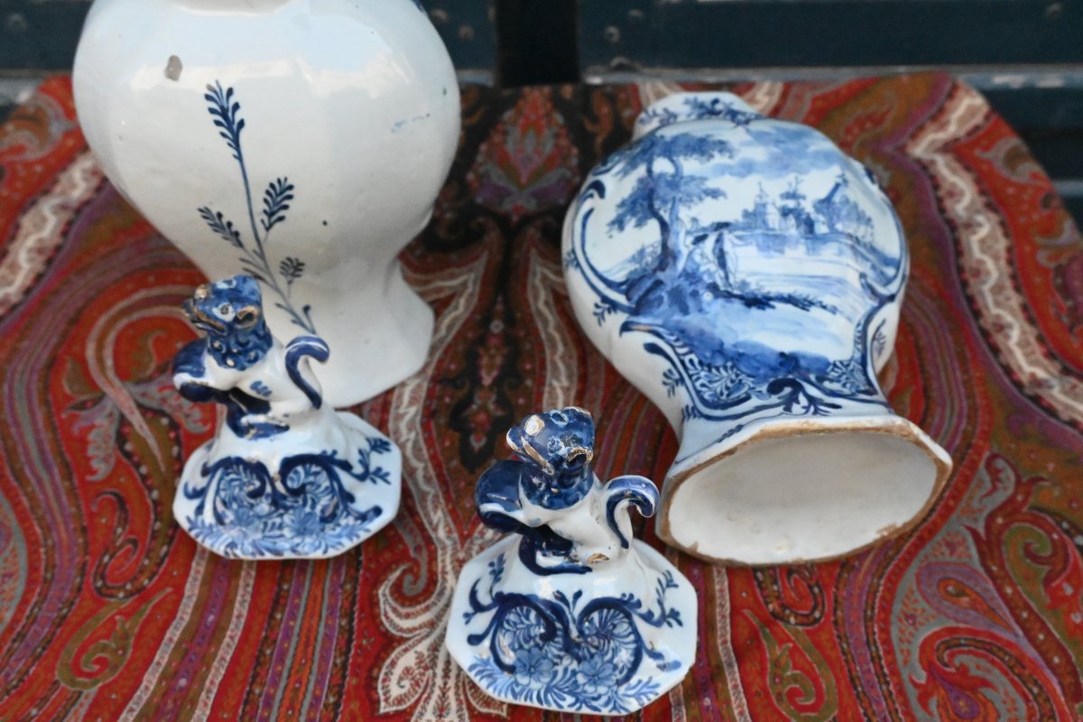 Paire de vases couverts en Delft XVIII-photo-6