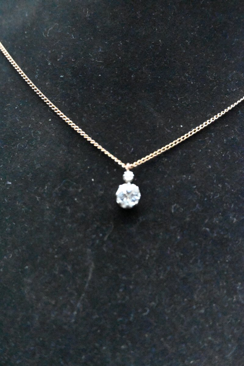 Pendantif orné d un diamant taille ancienne