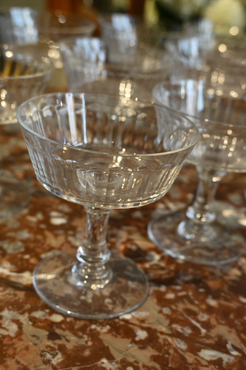 Suite de 12 coupes en cristal de Baccarat XIX-photo-2
