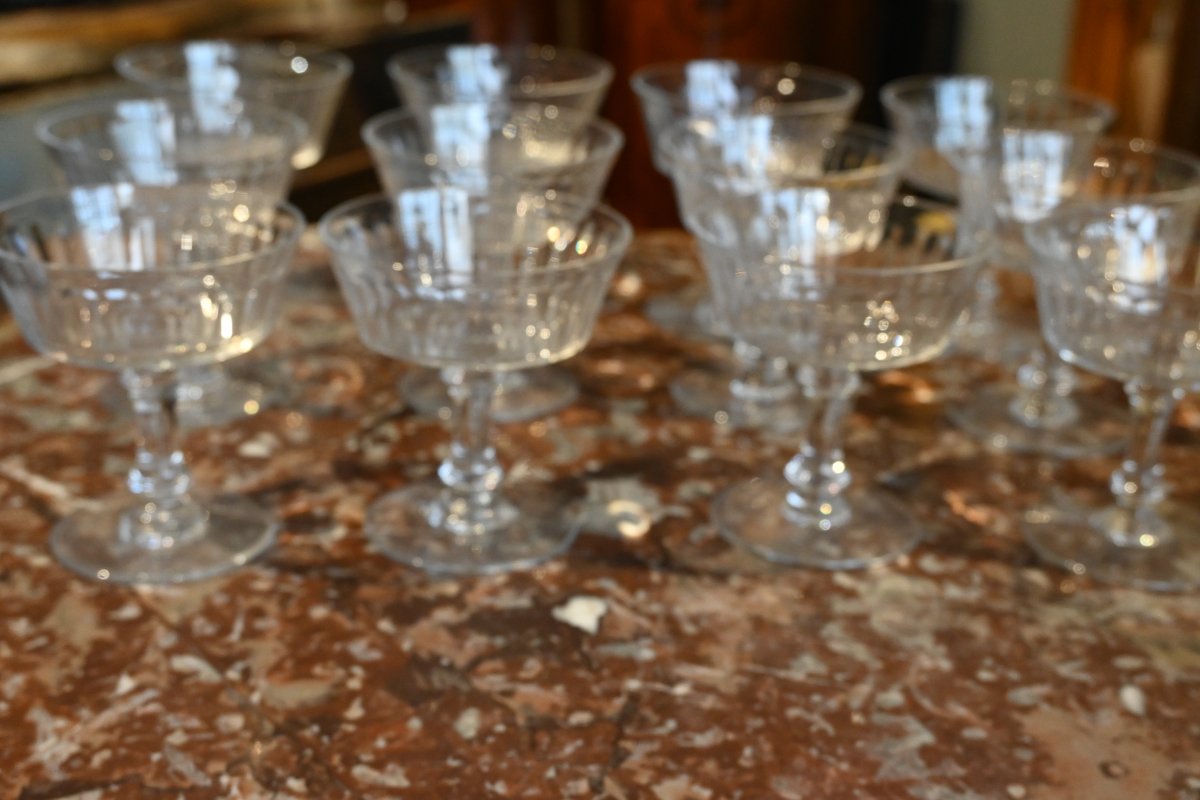 Suite de 12 coupes en cristal de Baccarat XIX-photo-3