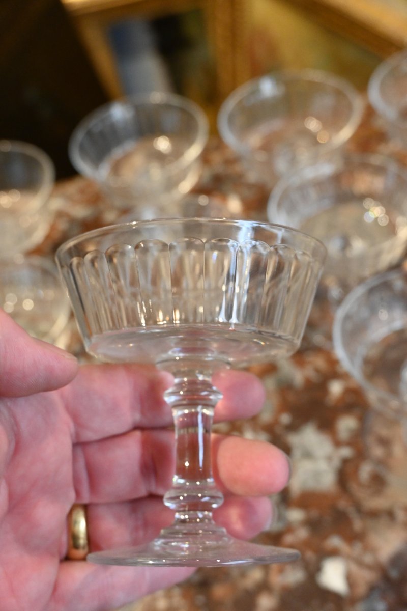 Suite de 12 coupes en cristal de Baccarat XIX-photo-1