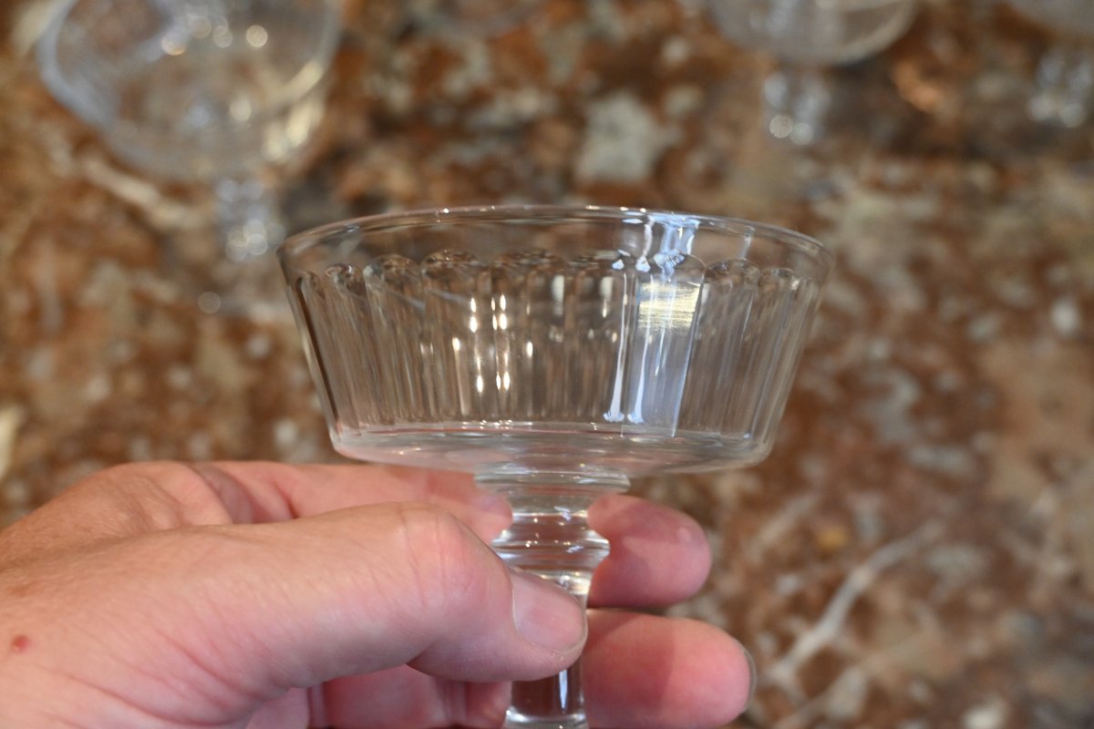 Suite de 12 coupes en cristal de Baccarat XIX-photo-4