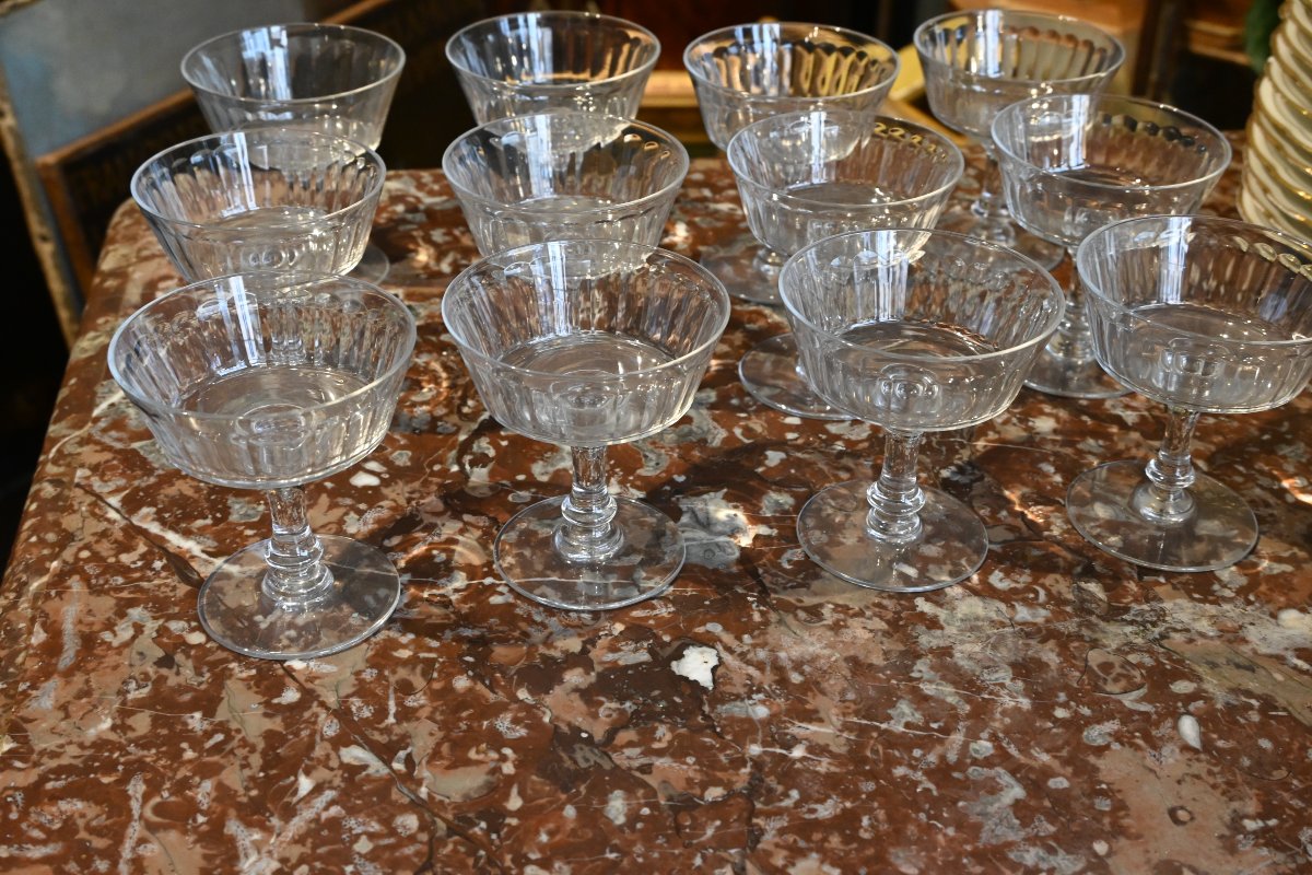 Suite de 12 coupes en cristal de Baccarat XIX-photo-6