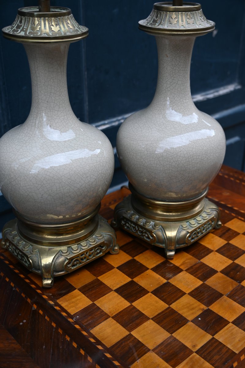Pair Of White Crackled Ceramic Lamps With 19th-century Bronze Bases-photo-2