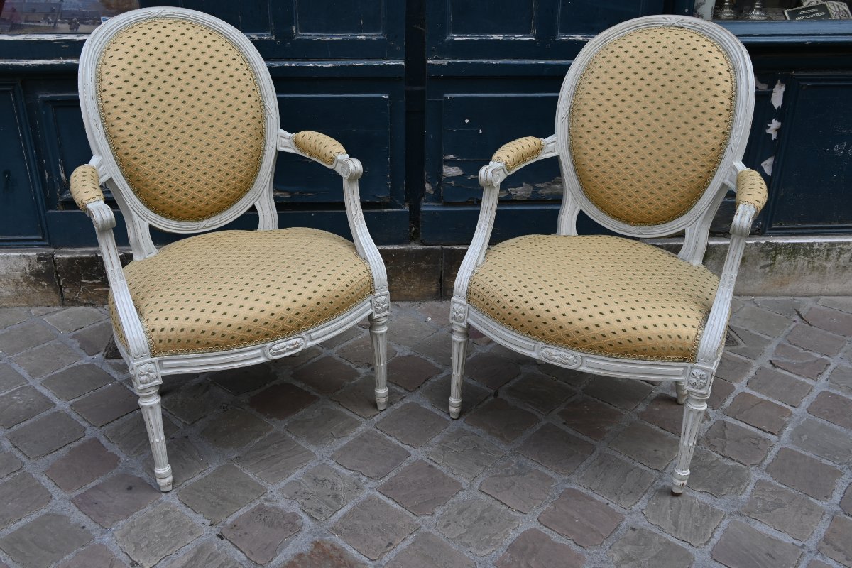 Paire de fauteuils médaillons d époque Louis XVI fin XVIII