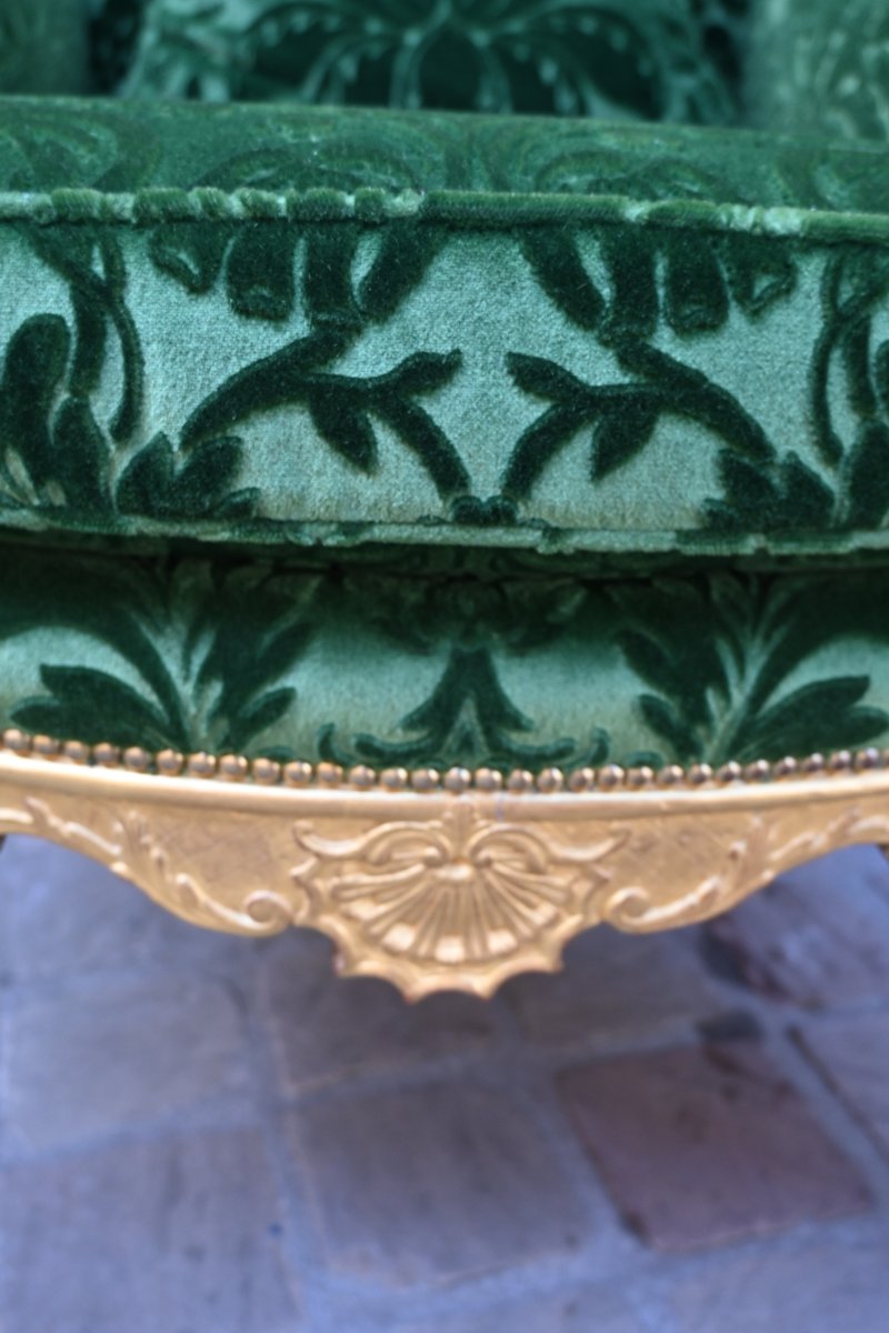 Large bergère en bois doré et velour vert de style Regence -photo-5