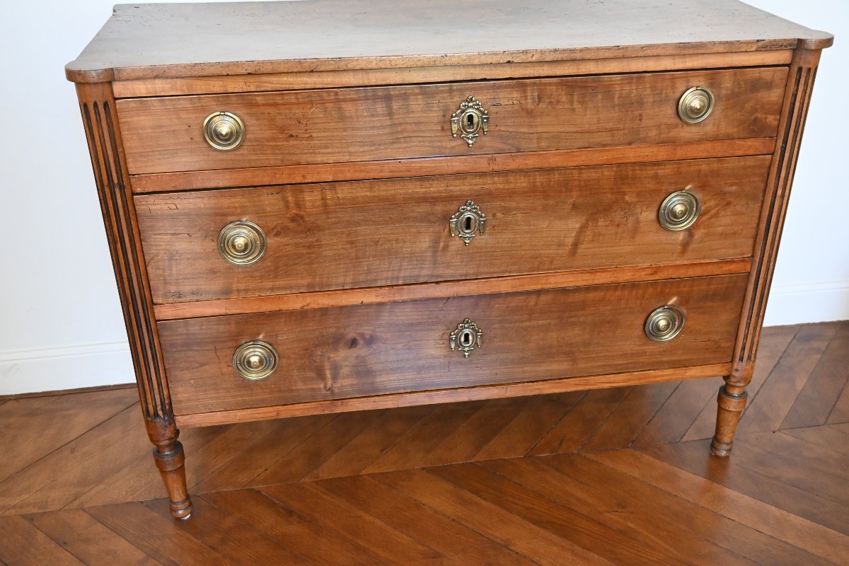 Commode en noyer , plateau bois d époque Louis XVI   fin XVIIII