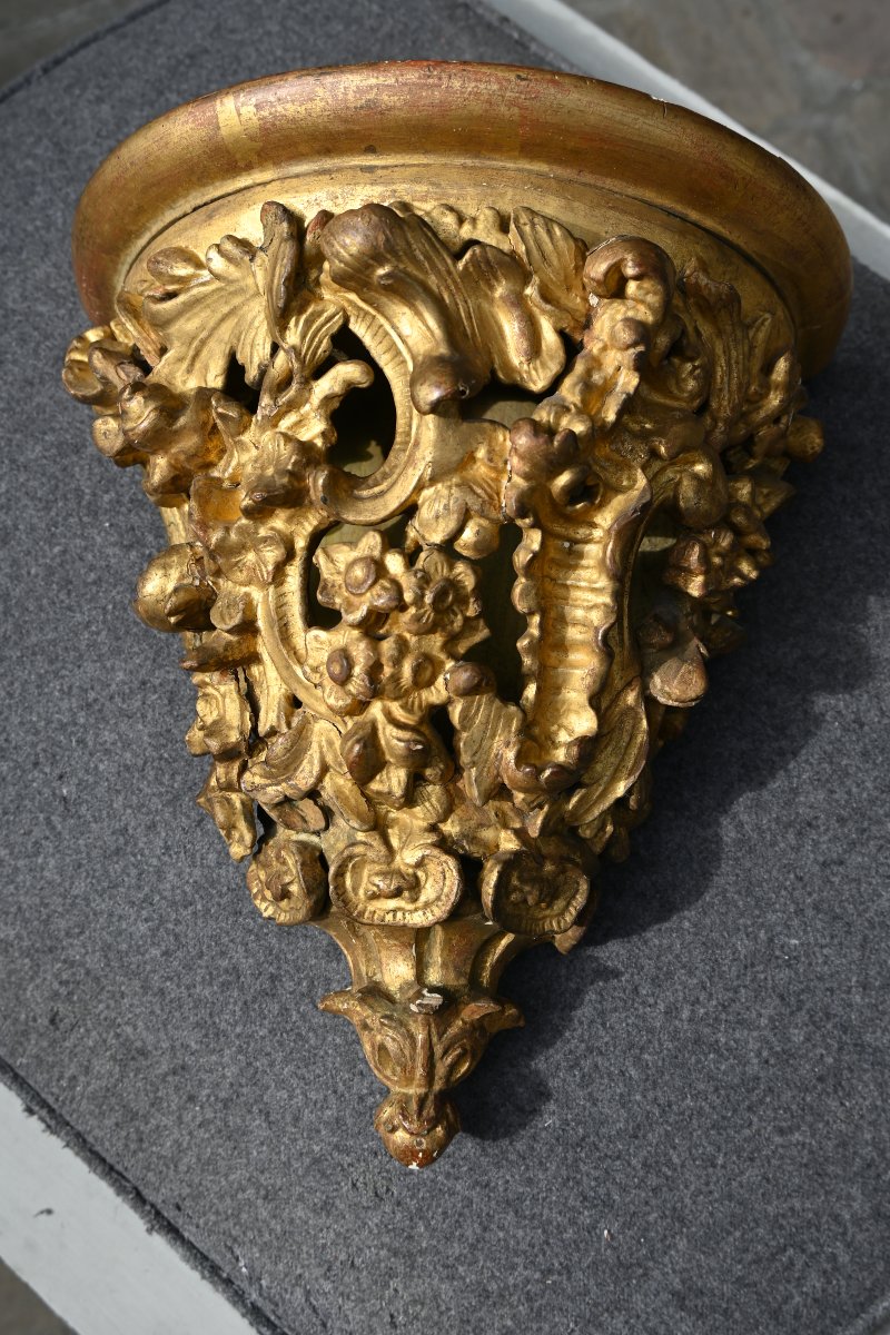 Console d applique en bois sculpté ajouré et doré d époque XVIII-photo-6