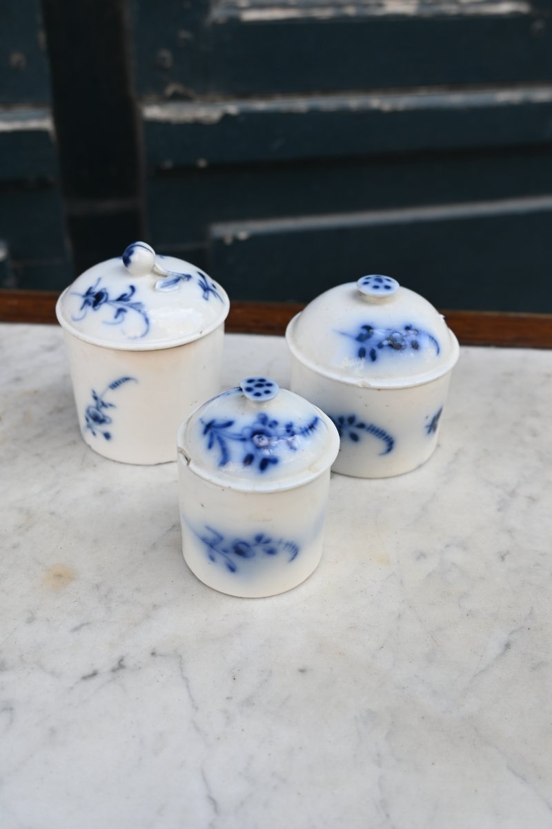 Three 18th-century Porcelain Powder Jars By Locré And Mennecy-photo-2