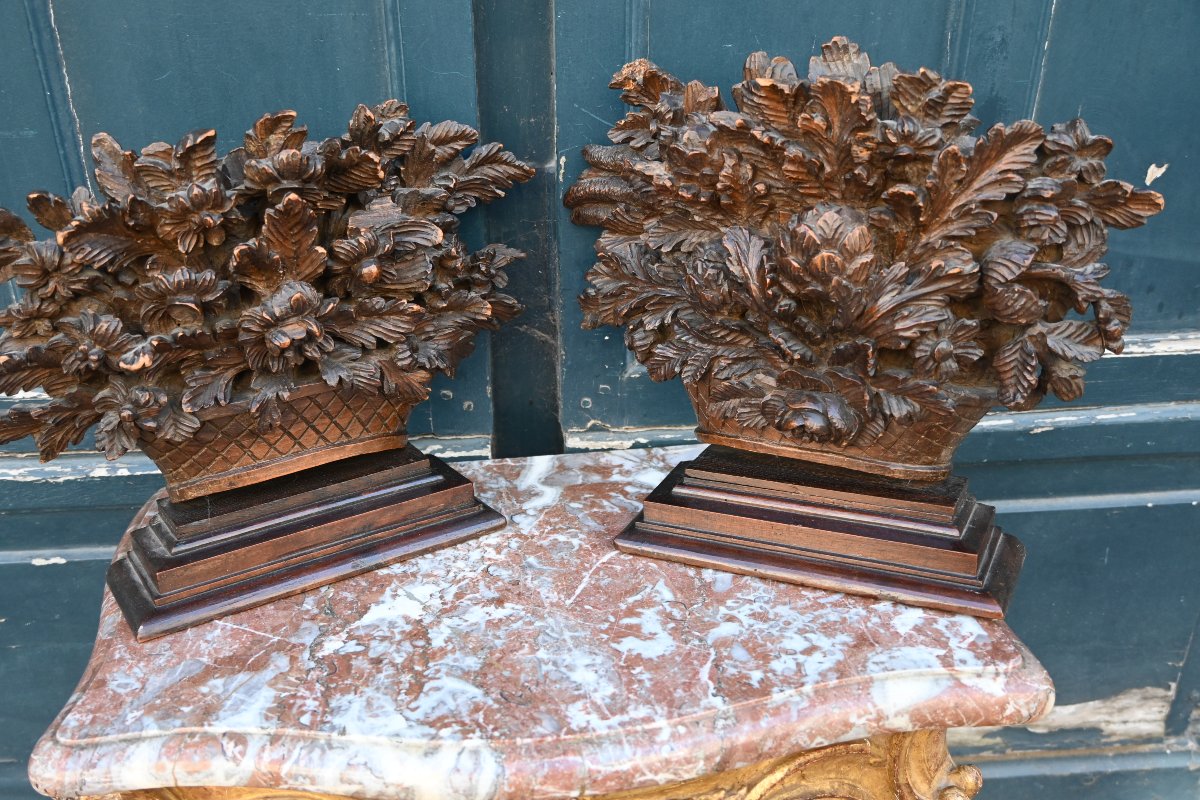 Paire de bouquets en bois sculpté , travail d époque Louis XVI fin XVIII