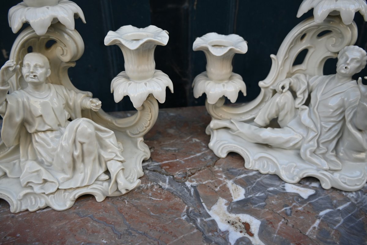 Paire de bougeoirs aux Chinois , style XVIII porcelaine allemande-photo-3