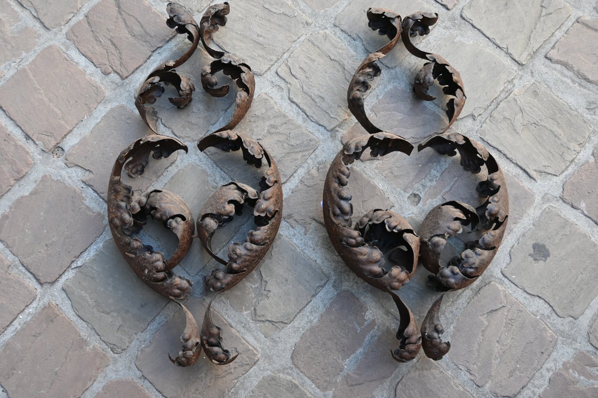 Deux éléments en tôle , feuilles d acanthe , XVIII