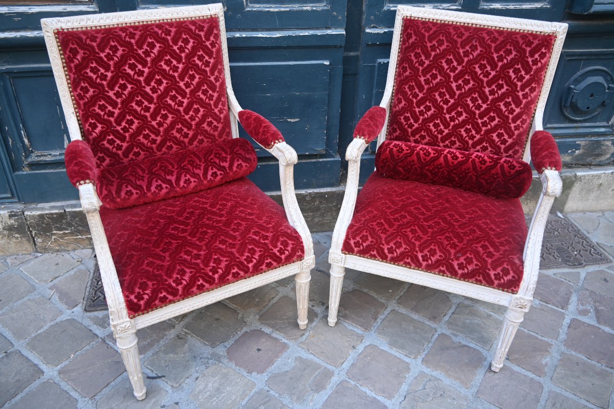 Rare paire de fauteuils coin de feu d époque Louis XVI estampillés de Dupain