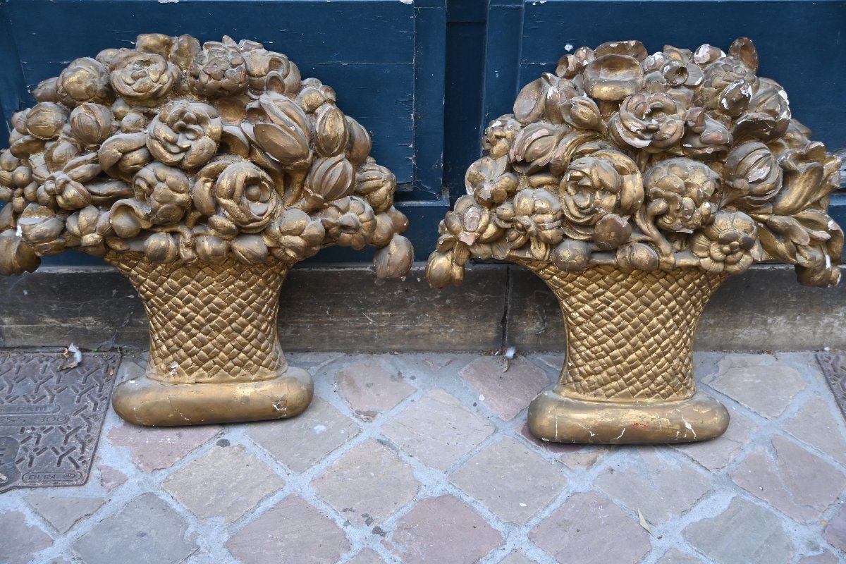 Paire de grands bouquets et paniers en bois sculpté et doré d époque Directoire fin XVIII-photo-2