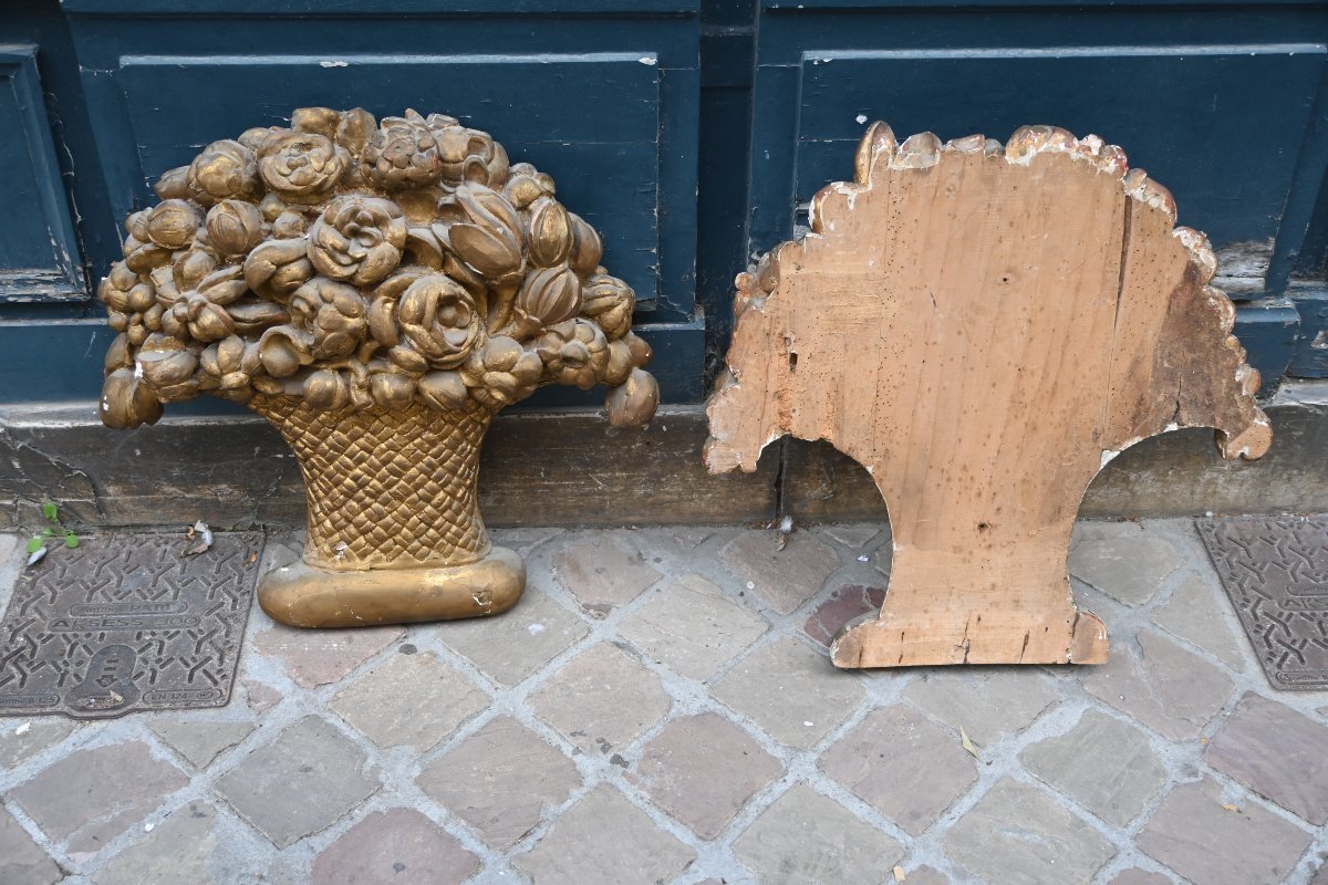 Paire de grands bouquets et paniers en bois sculpté et doré d époque Directoire fin XVIII-photo-3