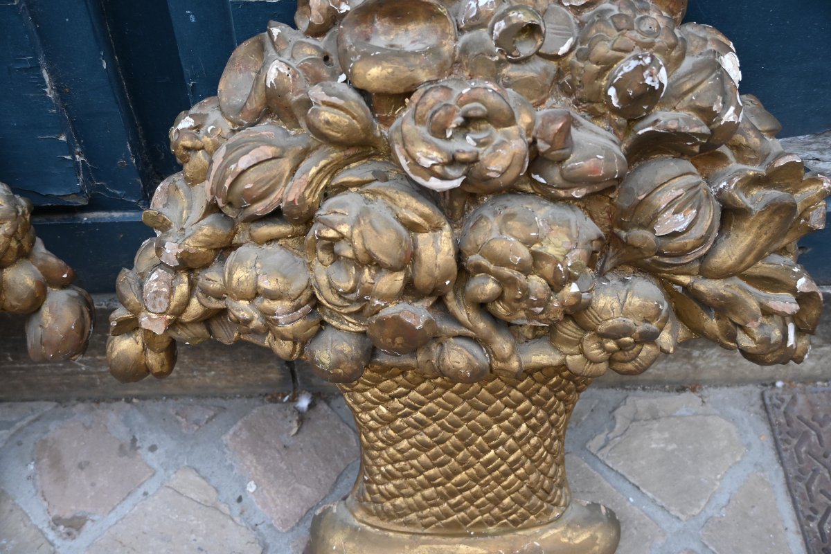 Paire de grands bouquets et paniers en bois sculpté et doré d époque Directoire fin XVIII-photo-3