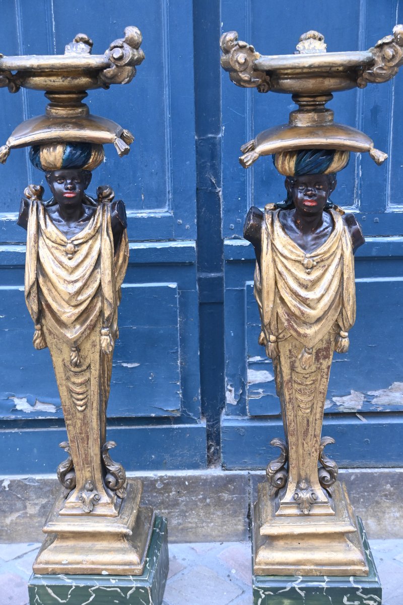 Paire de rares portes bougeoirs en forme de Nubiens Venise début XIX