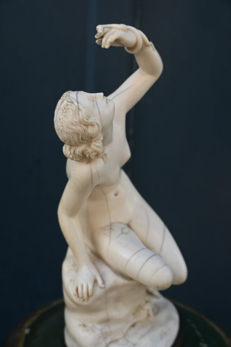 Important And Rare Ivory Sculpture Of Cleopatra -photo-3
