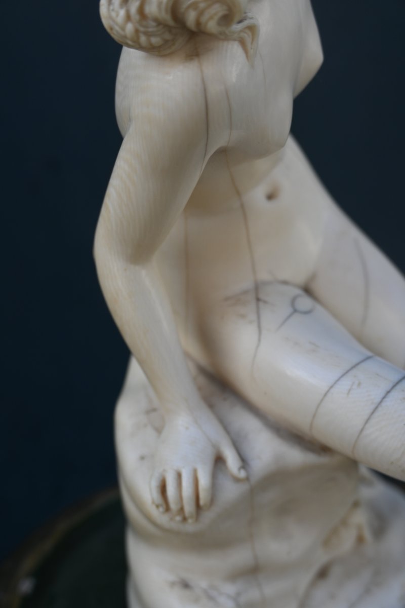 Important And Rare Ivory Sculpture Of Cleopatra -photo-5