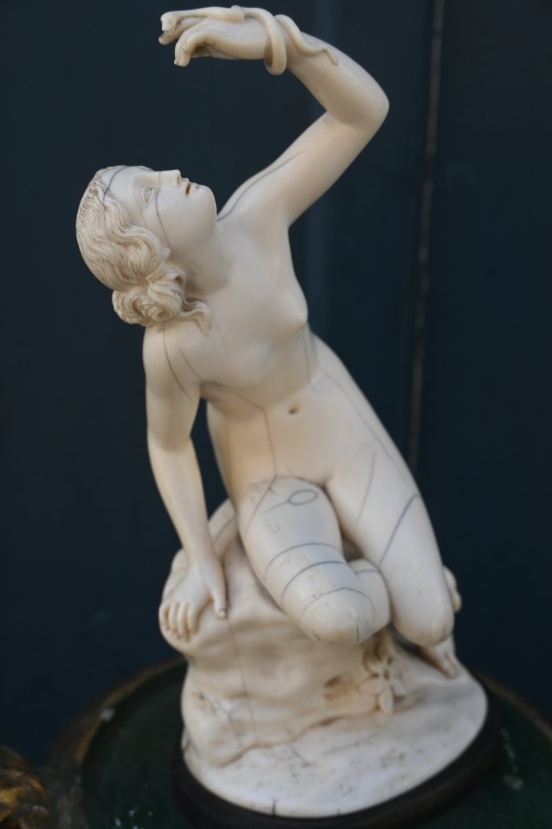Important And Rare Ivory Sculpture Of Cleopatra -photo-8