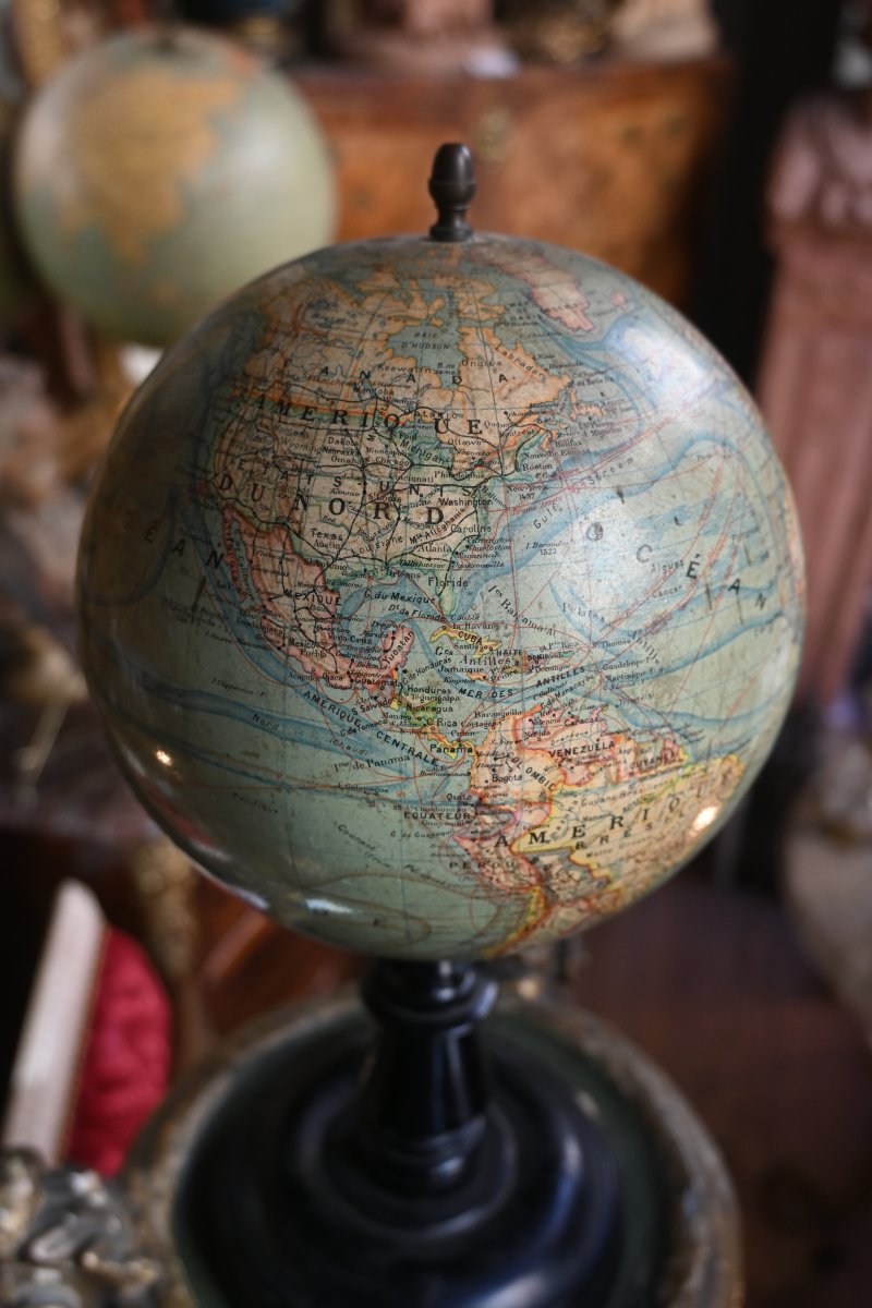 Globe terreste ou mappemonde    par Forest  vers 1920-photo-2