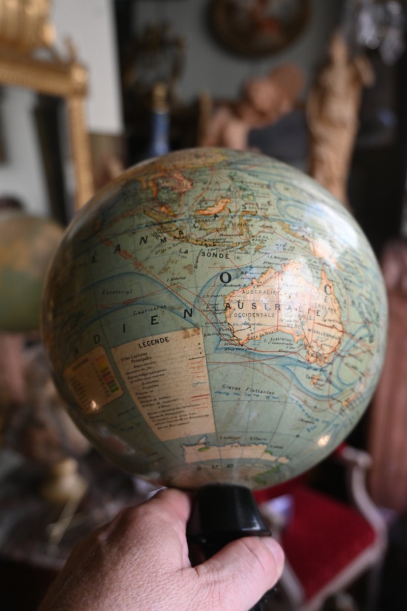 Globe terreste ou mappemonde    par Forest  vers 1920-photo-1