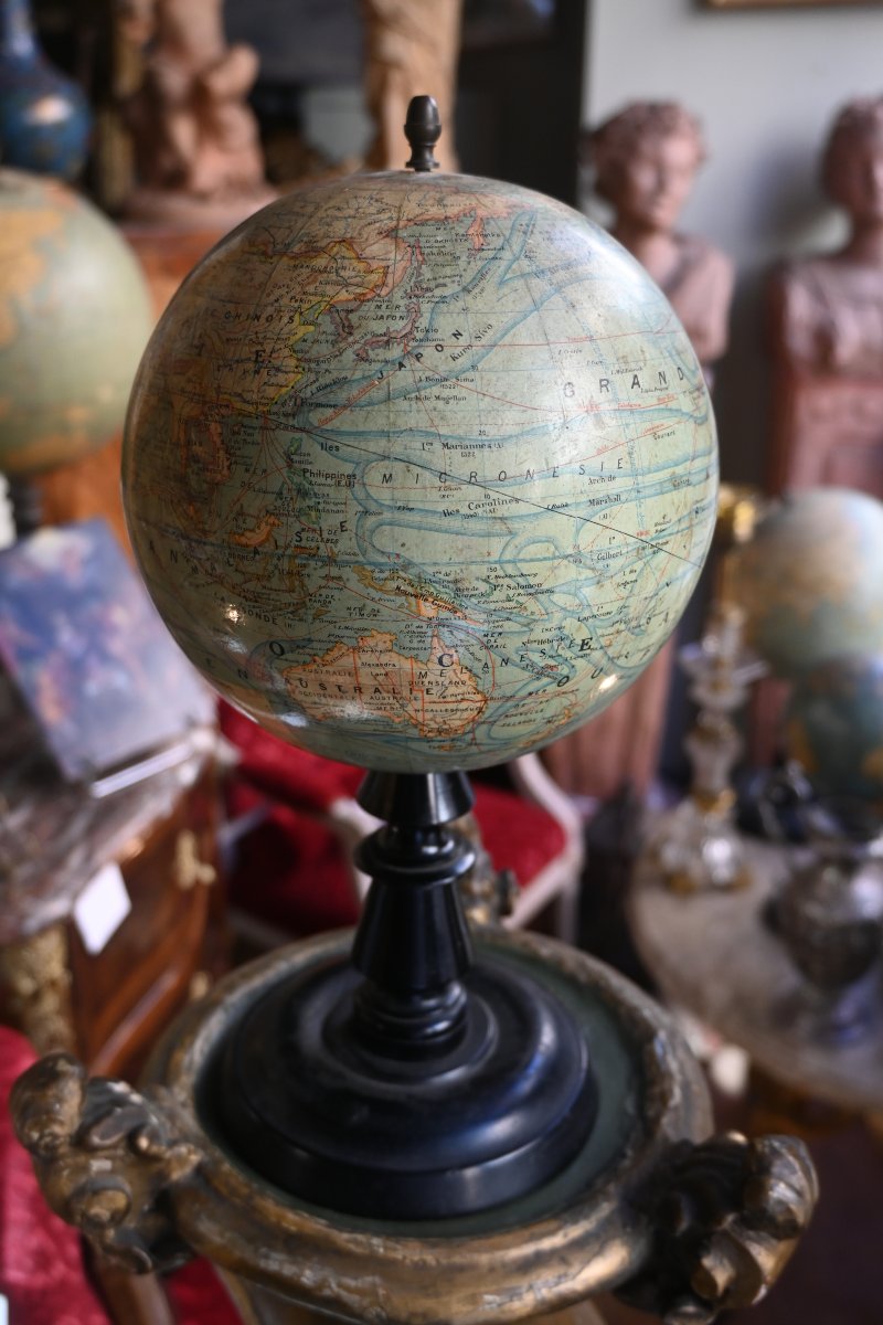 Globe terreste ou mappemonde    par Forest  vers 1920-photo-3