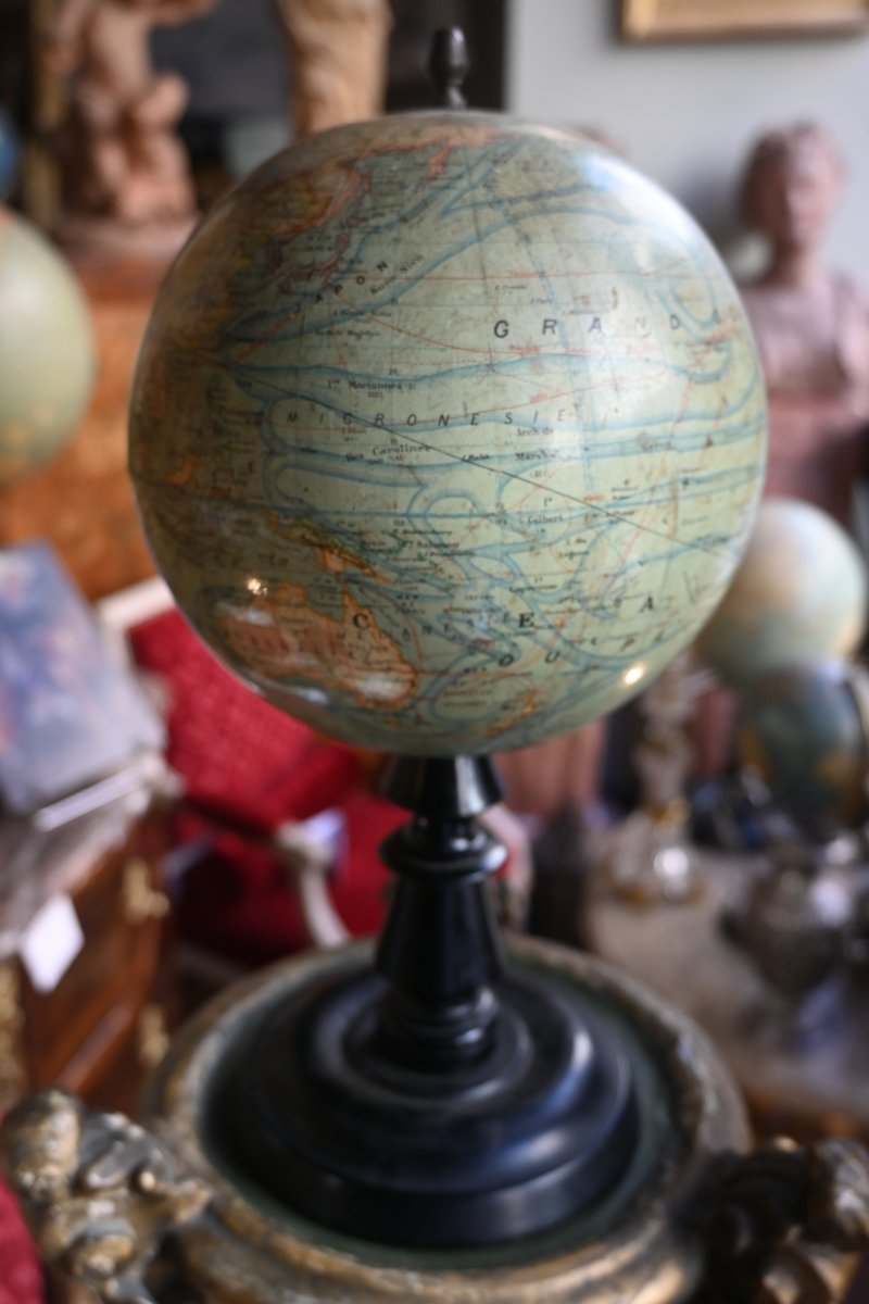 Globe terreste ou mappemonde    par Forest  vers 1920-photo-4