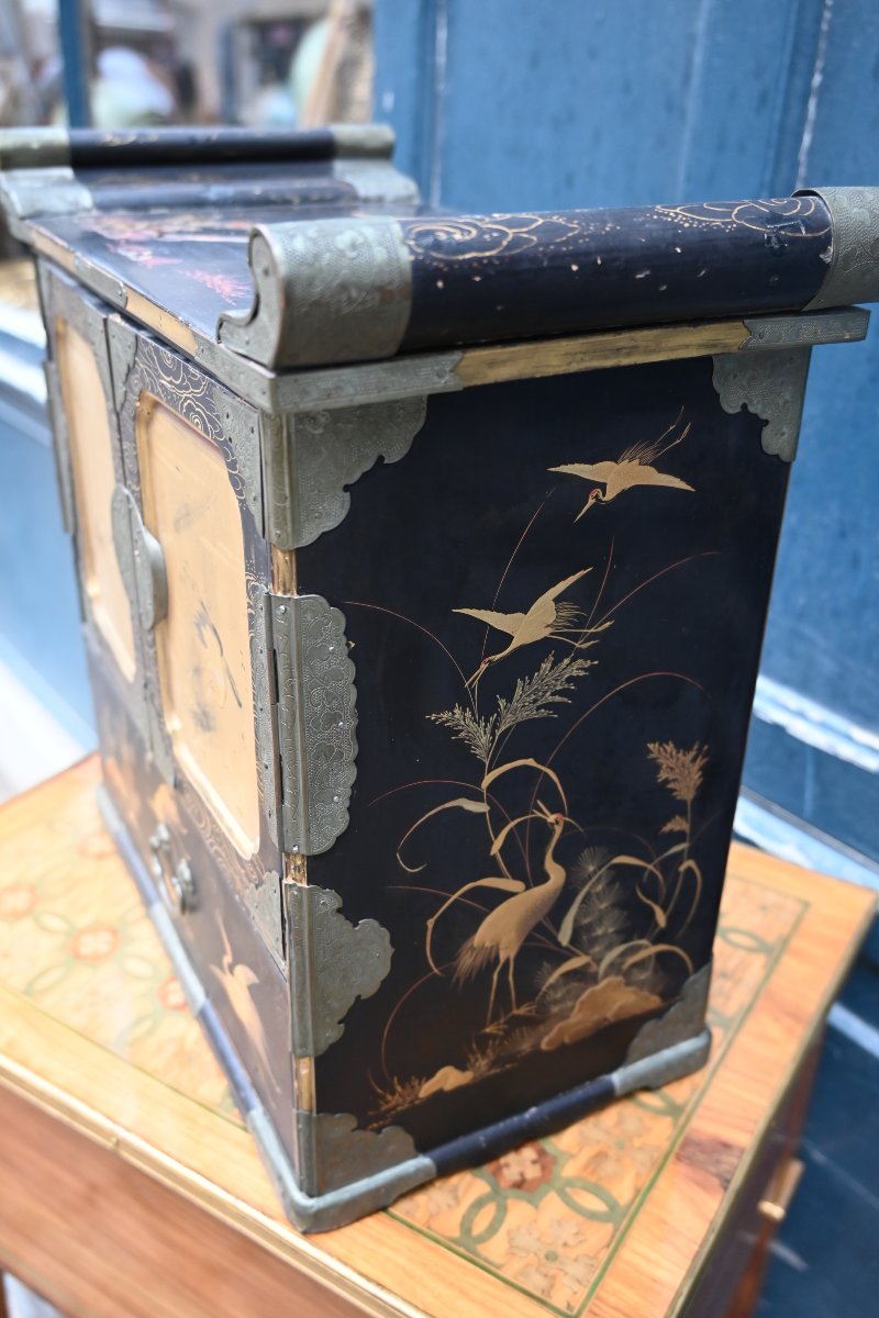 Small Lacquer Cabinet, Meiji Period, 19th-century Japan-photo-2