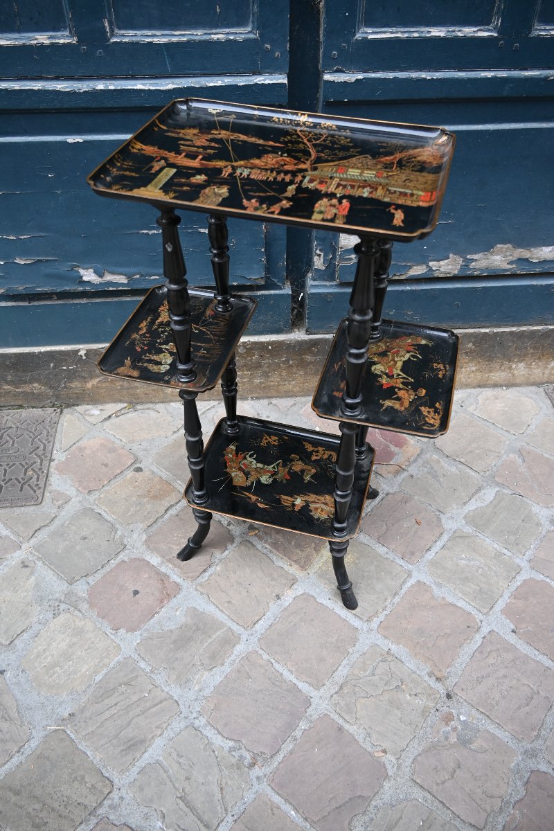 Petite table en carton  à plateaux dans le gout de la Chine XIX