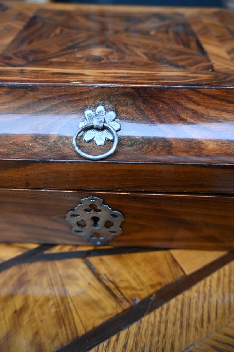 Coffret  en bois de placage d époque Louis XIV-photo-1