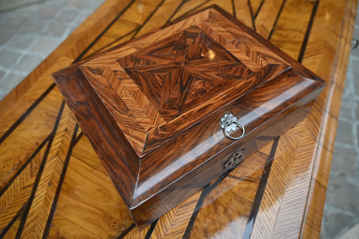 Coffret  en bois de placage d époque Louis XIV-photo-4