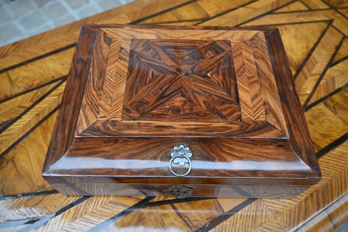 Coffret  en bois de placage d époque Louis XIV
