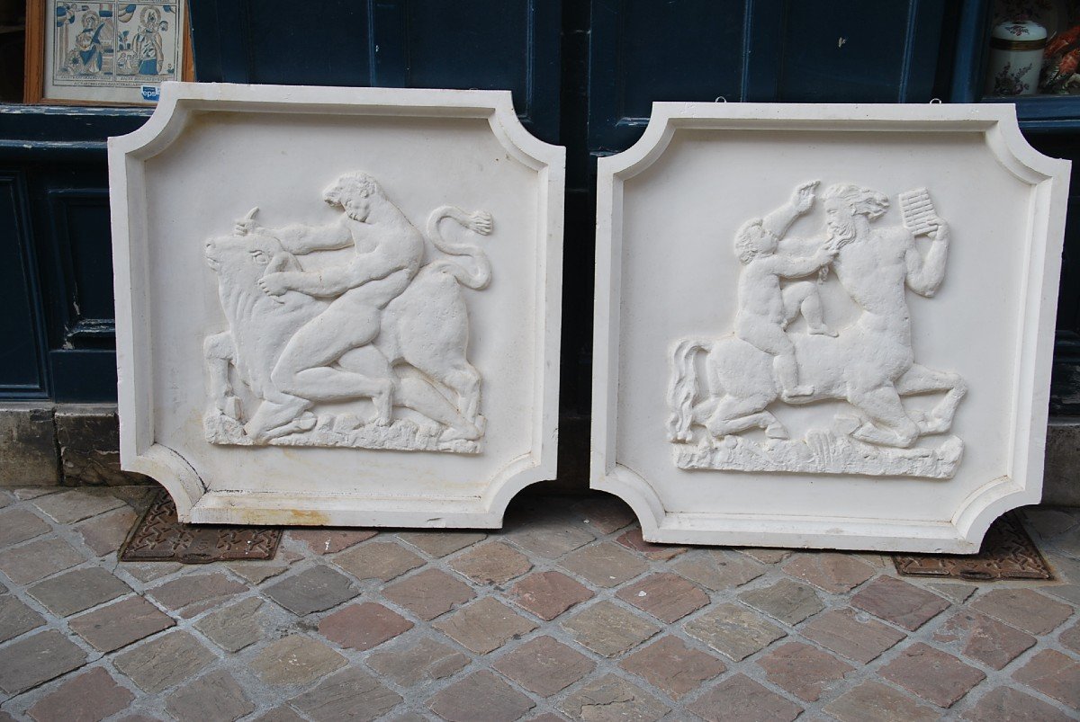 Paire De Grands Bas Reliefs En Plâtre  à L Antique , Vers 1930-40