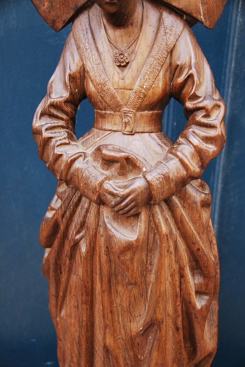 Sculpture Representing A Woman From The Middle Ages-photo-3