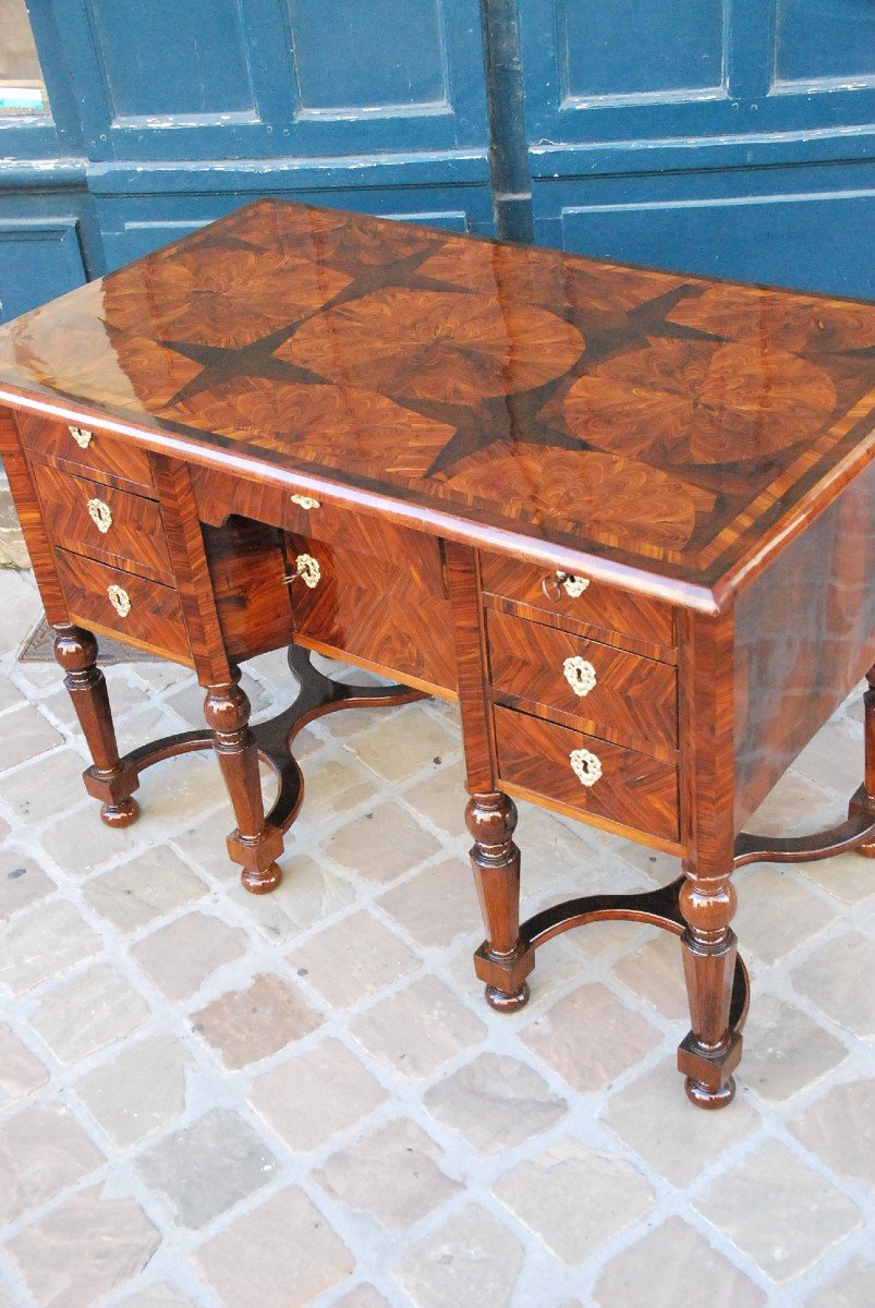 Bureau  Mazarin En Placage De Bois De Violette D époque Regence