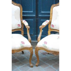 Paire De Fauteuils à Chassis D époque Louis XV