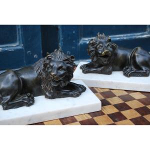 Pair Of Reclining Lions In Bronze XVII Style