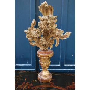 Vase En Bois Sculpté Et Motif Feuillagé  XVIII