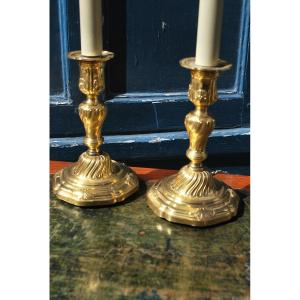 Paire De Petits Bougeoirs De Toilette en Bronze Doré De Style Louis XV
