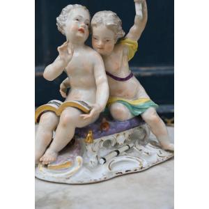 Amours Musiciens Porcelaine De Saxe  Du XIX