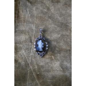 Charmant pendentif d époque Napoléon camée sur pierre dure XIX