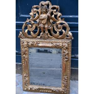 Miroir en bois sculpté à décor d un amour musicien , XVIII
