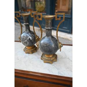 Paire de vases en marbre , d époque Louis XVI fin XVIII duchesse de Beauffremont 